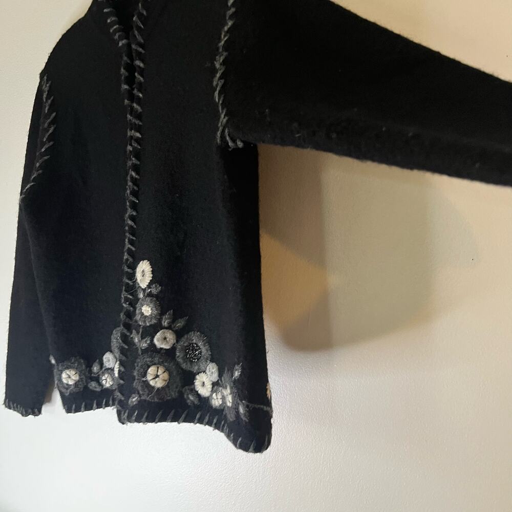 Deane & White Wool Embroidered Cardigan Sweater Black & White - Picture 6 of 7